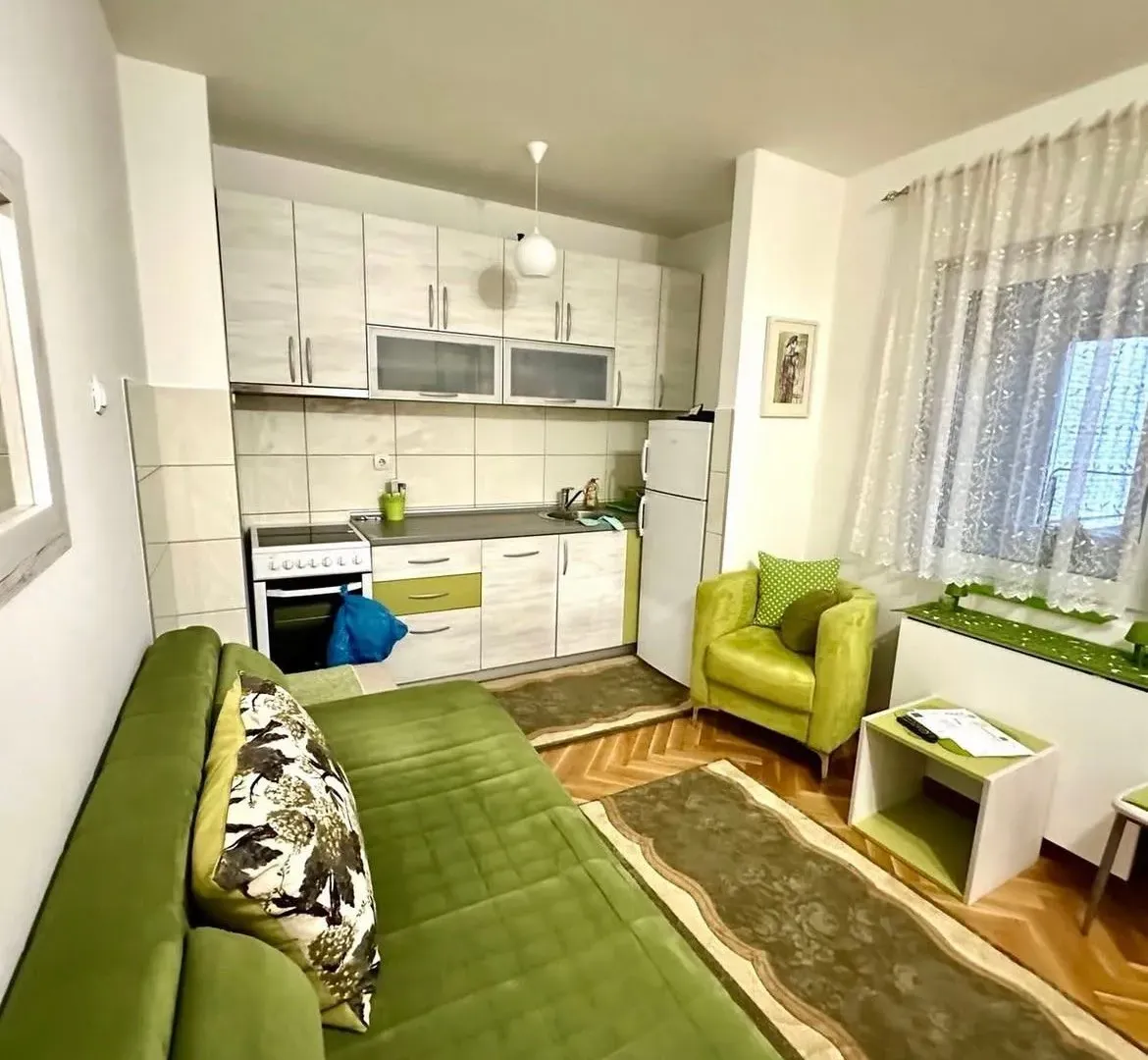 Izdavanje, garsonjera, 30m², Blok 9, Podgorica