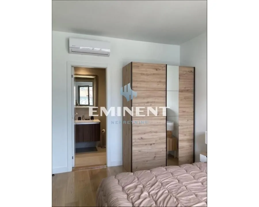 Izdavanje, trosoban stan, 75m², Savski Venac, Beograd