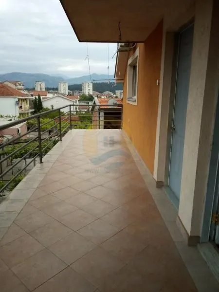 Sale, house, 800m², Momišići, Podgorica