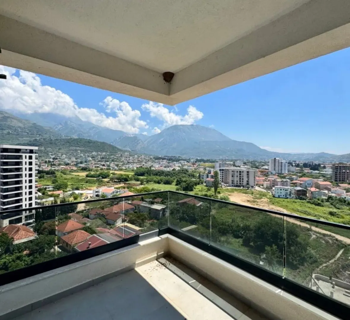 Sale, two bedroom apartment, 74m², Centar, Bar