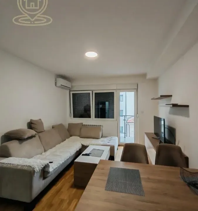 Izdavanje, dvosoban stan, 51m², Centar, Kragujevac
