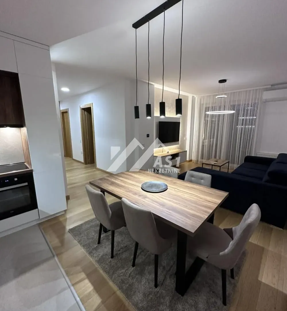 Izdavanje, dvosoban stan, 65m², Centar, Novi Sad