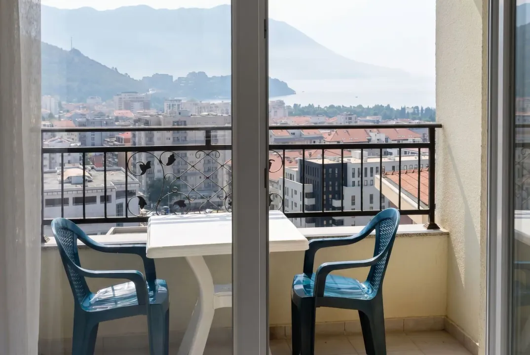 Izdavanje, dvosoban stan, 46m², Budva, Crna Gora