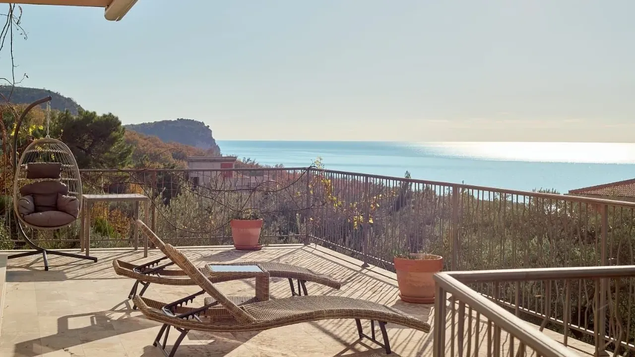 Rent, three bedroom apartment, 247m², Sveti Stefan, Budva