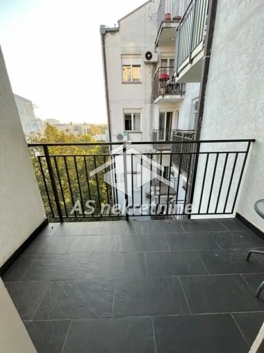 Izdavanje, četvorosoban stan, 120m², Voždovac Sve Podlokacije, Beograd