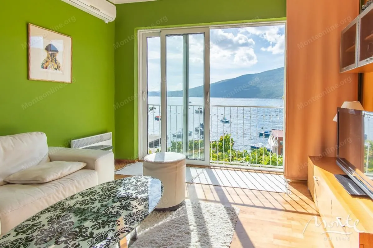 Prodaja, dvosoban stan, 42m², Đenovići, Herceg Novi