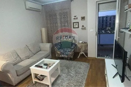 Izdavanje, jednosoban stan, 42m², City Kvart, Podgorica
