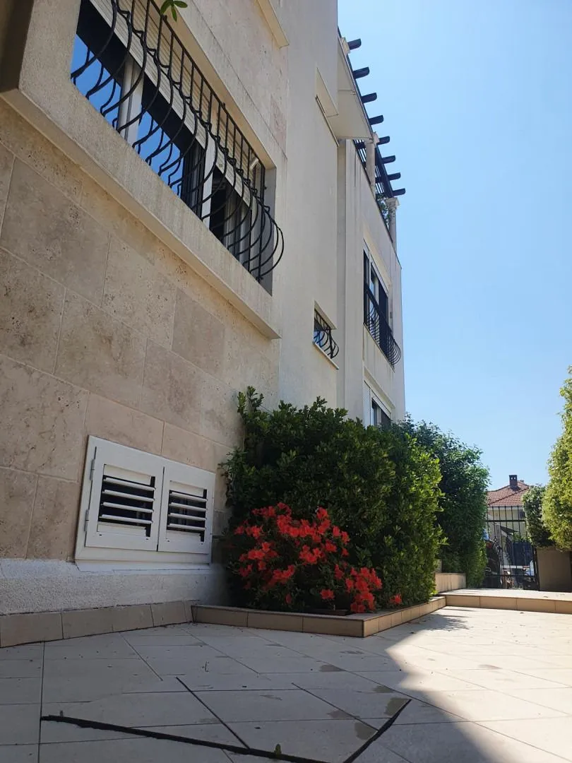 Prodaja, dvosoban stan, 93m², Kalimanj, Tivat