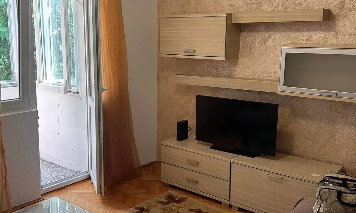 Izdavanje, jednosoban stan, 44m², Preko Morače, Podgorica