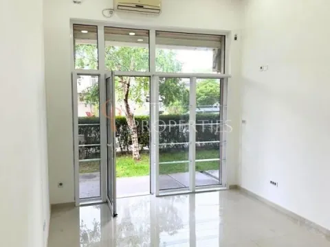 Rent, office space, 27m², Stari Aerodrom, Podgorica - image 1