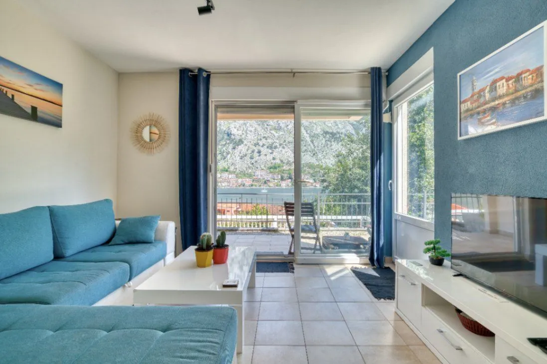 Izdavanje, dvosoban stan, 85m², Muo, Kotor