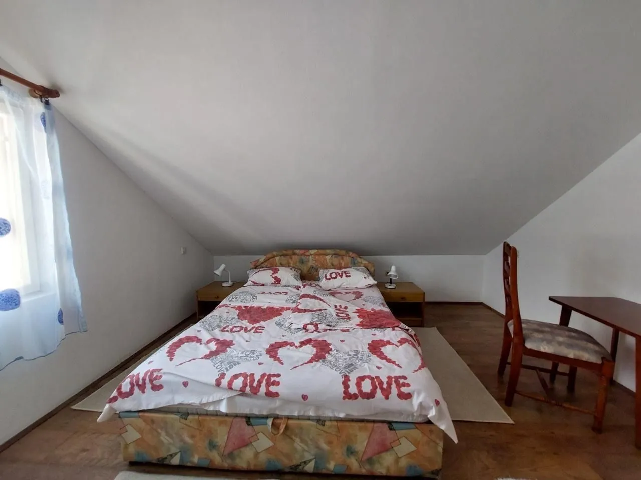 Izdavanje, dvosoban stan, 80m², Kalimanj, Tivat