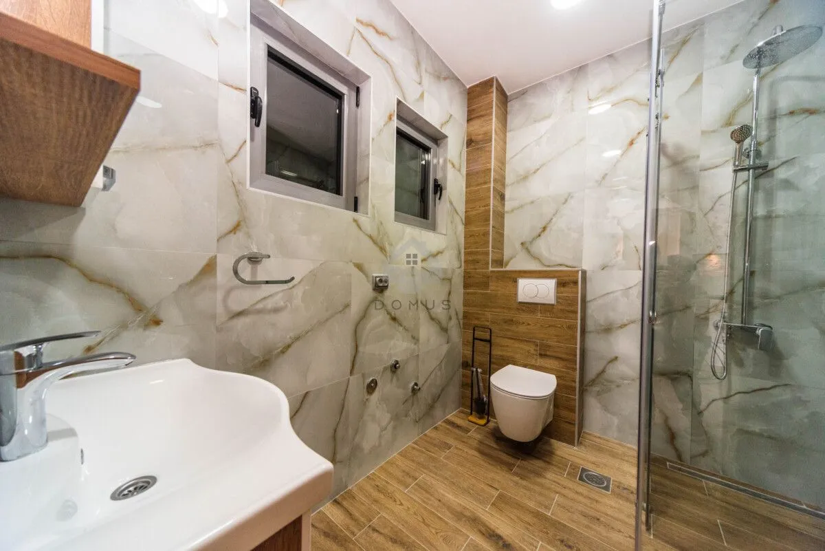 Rent, house, 320m², Zlatica, Podgorica