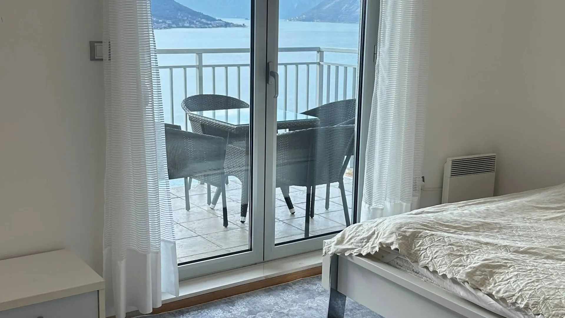 Rent, two bedroom apartment, 75m², Dobrota, Kotor