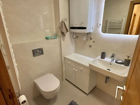 Prodaja, dvosoban stan, 72m², New City, Podgorica - image 14