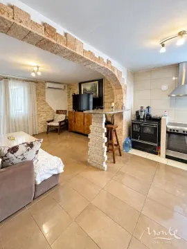 Prodaja, kuća, 180m², Zlatica, Podgorica - image 3