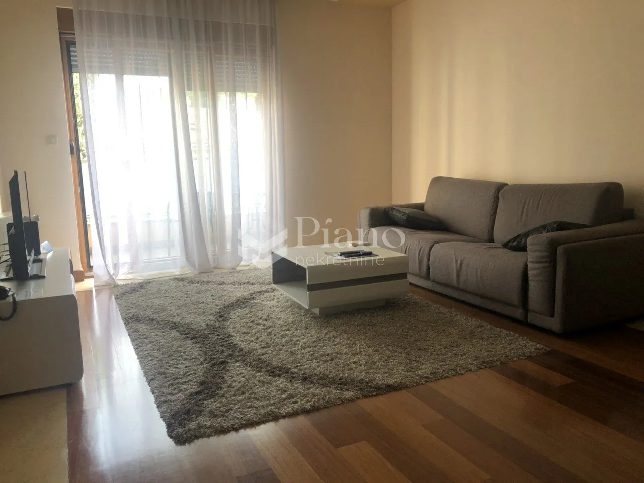 Izdavanje, jednosoban stan, 58m², Centar, Podgorica