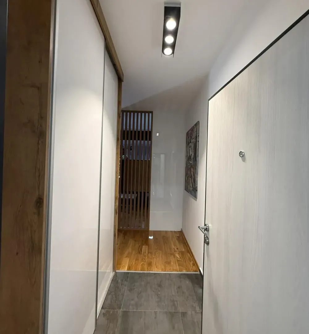 Izdavanje, dvosoban stan, 56m², Vračar Sve Podlokacije, Beograd