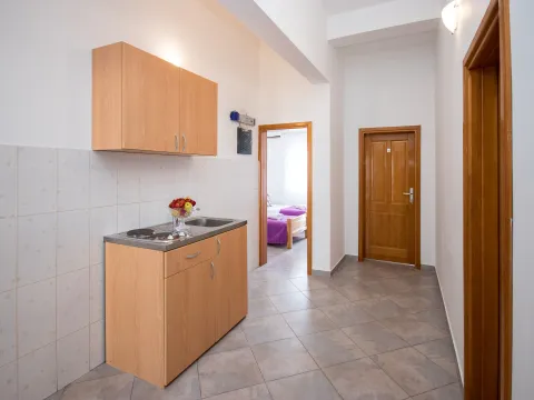 Daily-rent, studio apartment, 13m², Centar, Bar - image 11