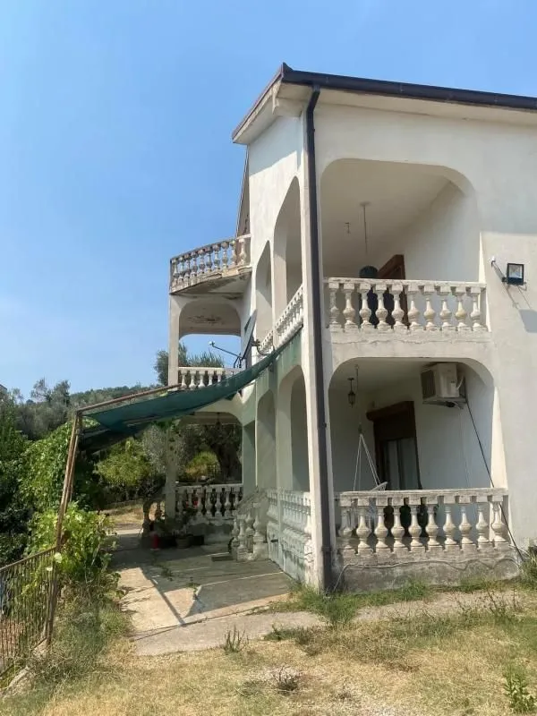 Prodaja, kuća, 220m², Šušanj, Bar