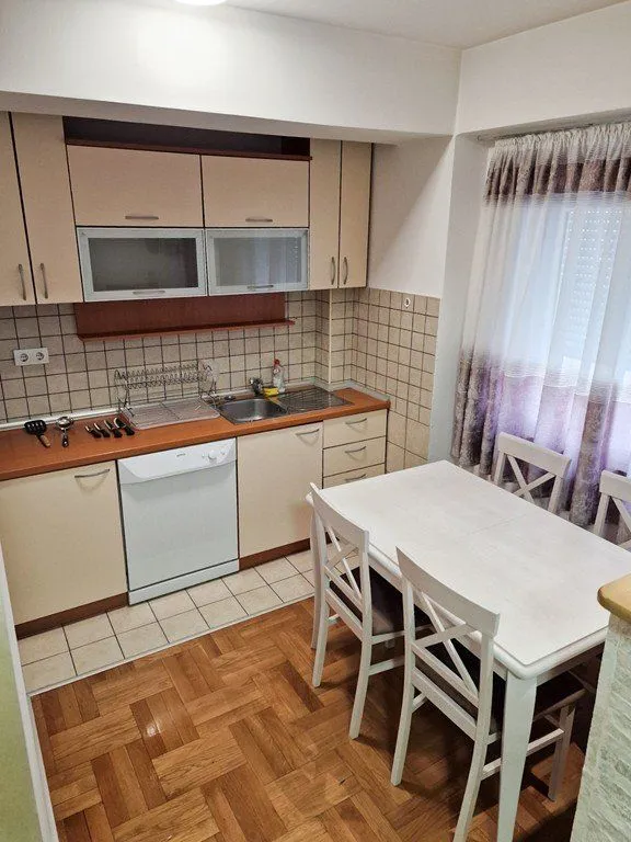 Izdavanje, dvosoban stan, 60m², Zabjelo, Podgorica