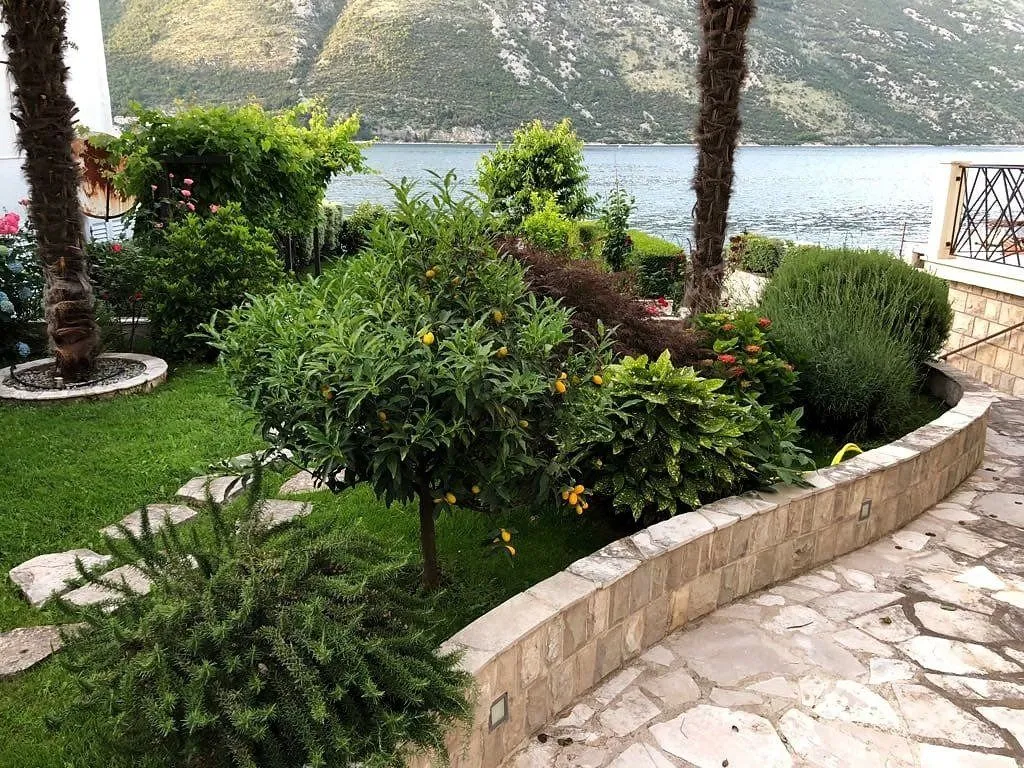 Sale, house, 390m², Stoliv, Kotor