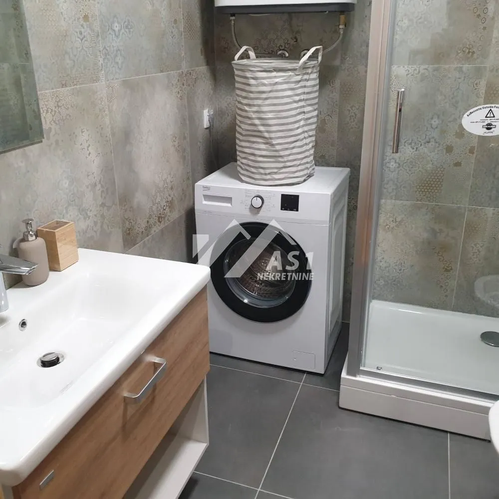 Izdavanje, trosoban stan, 70m², Novi Sad Sve Podlokacije, Novi Sad