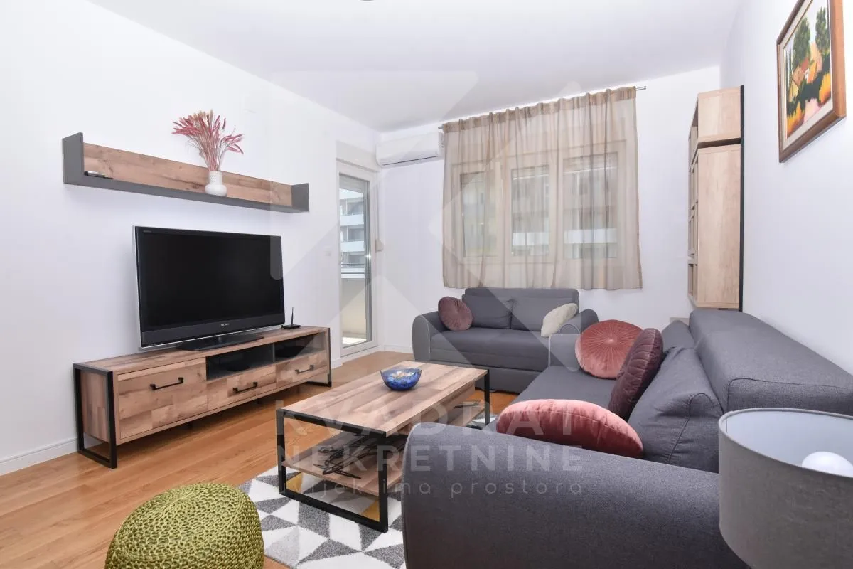 Prodaja, trosoban stan, 49m², Central Point, Podgorica