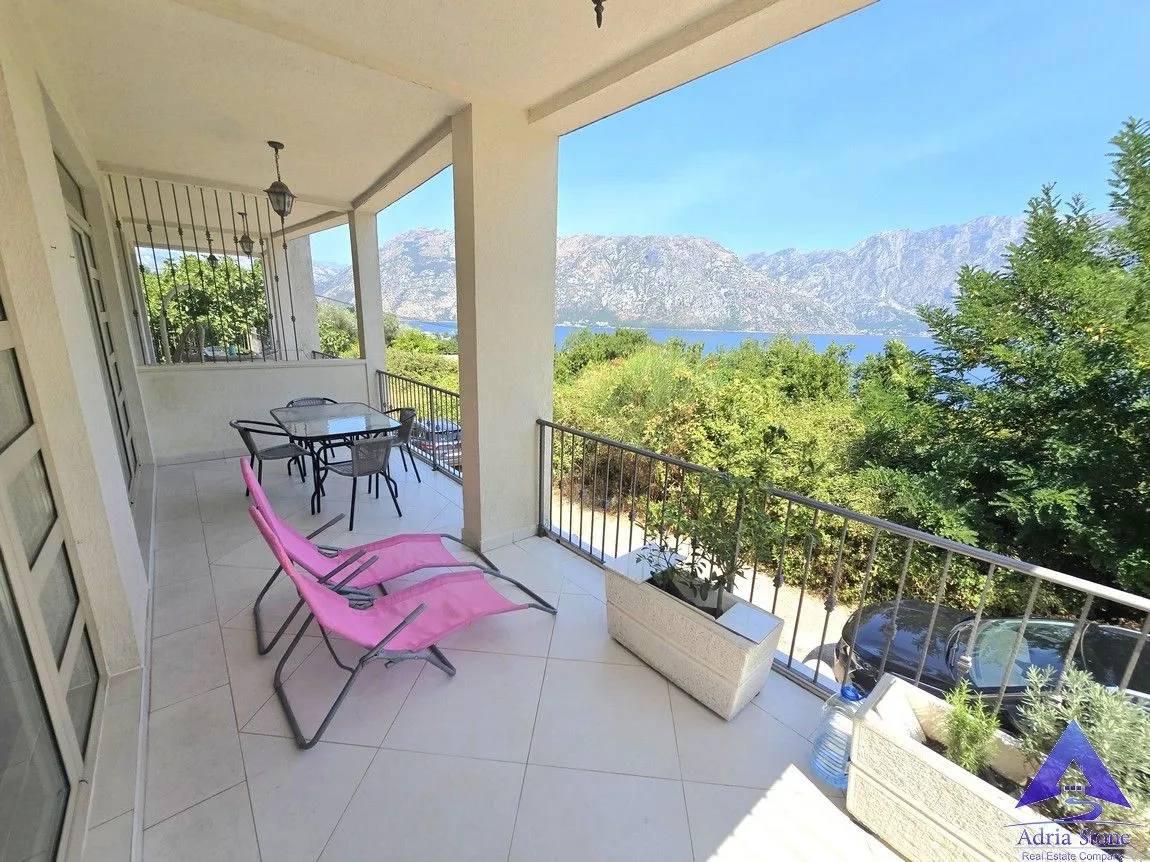 Prodaja, dvosoban stan, 82m², Prčanj, Kotor