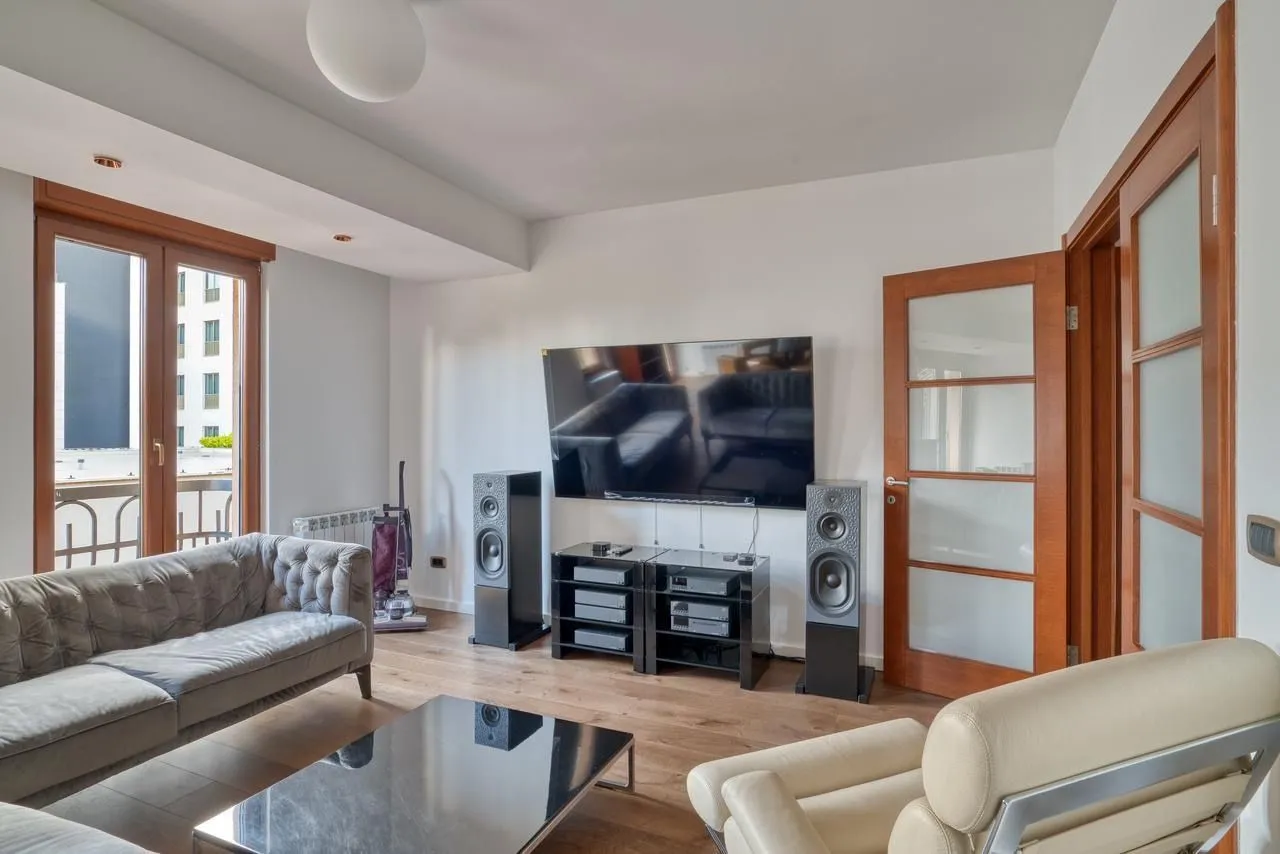 Izdavanje, dvosoban stan, 90m², Centar, Podgorica