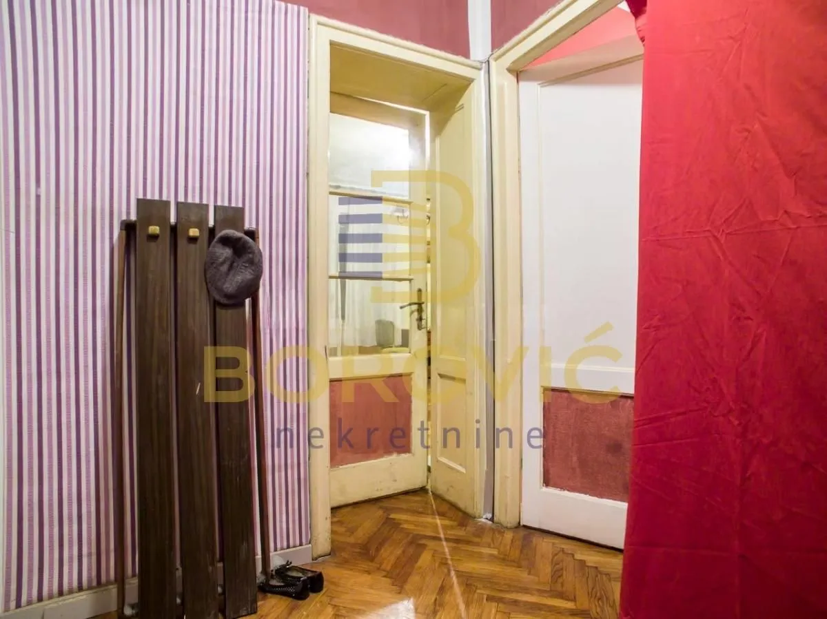 Prodaja, trosoban stan, 95m², Kalenić Pijaca, Vračar Sve Podlokacije