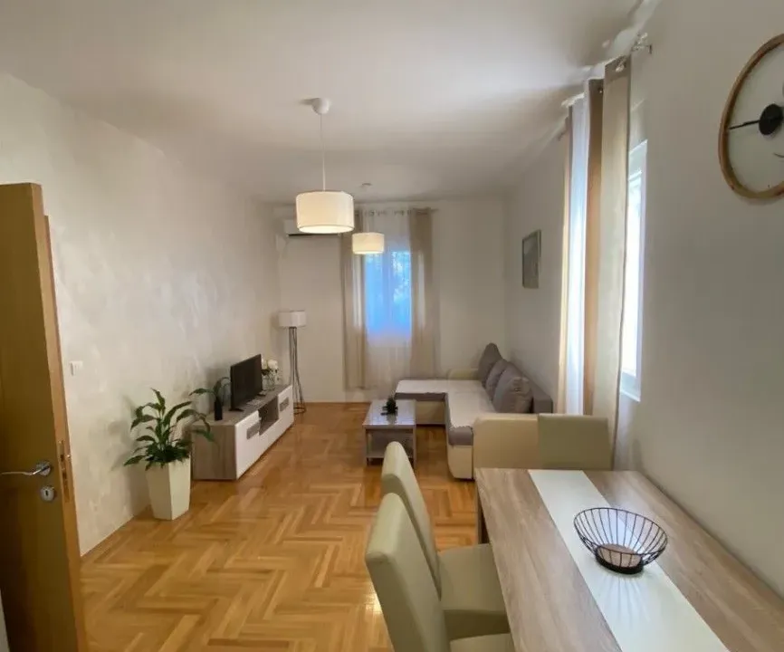 Izdavanje, jednosoban stan, 45m², Kava, Tivat