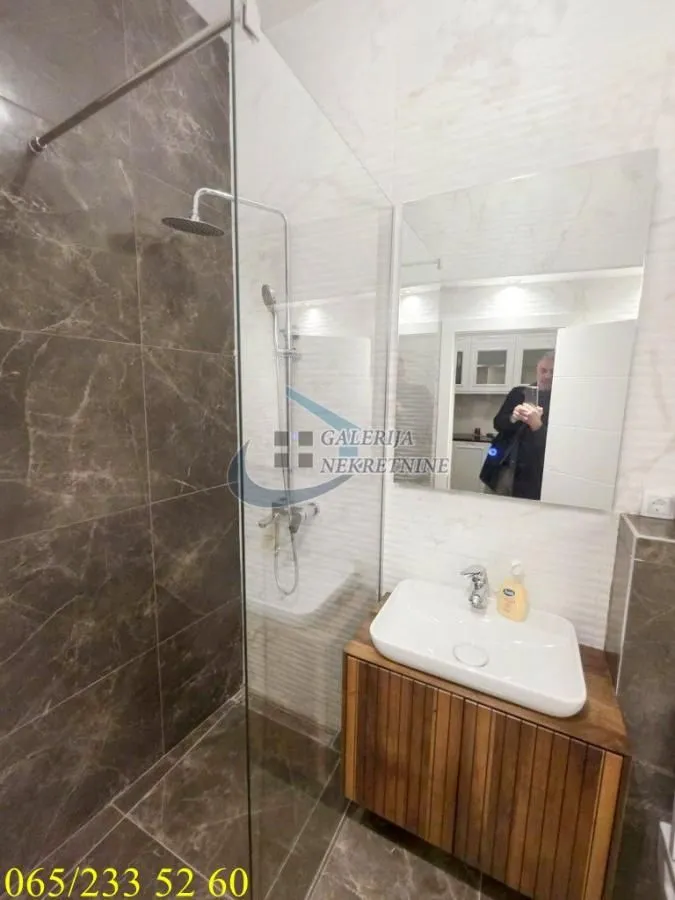Izdavanje, poslovni prostor, 180m², Savski Venac, Beograd
