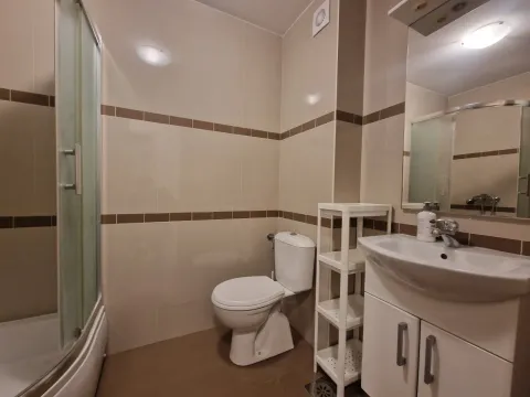 Rent, one bedroom apartment, 60m², Budva, Crna Gora - image 9