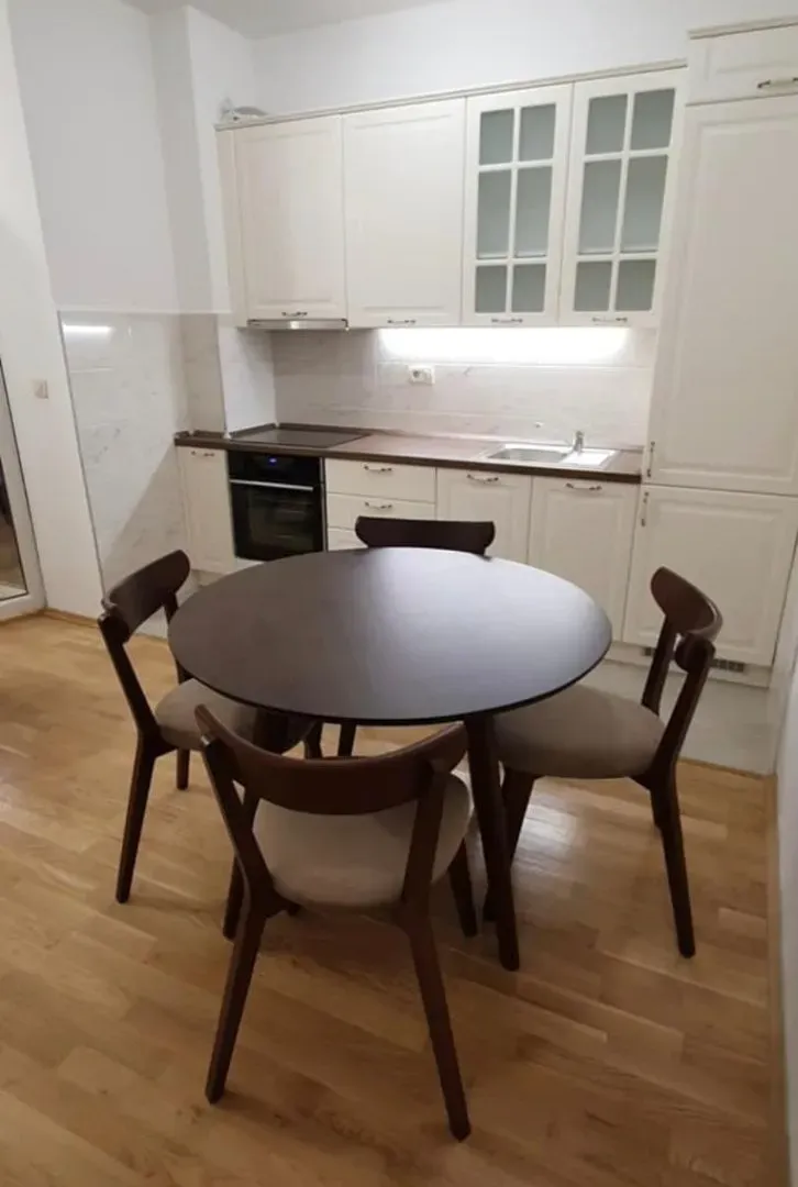 Izdavanje, jednosoban stan, 46m², Blok 6, Podgorica