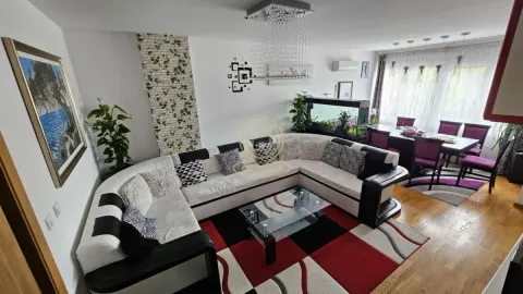 Spacious living room with a corner sofa and a dining area in the background. - image 6