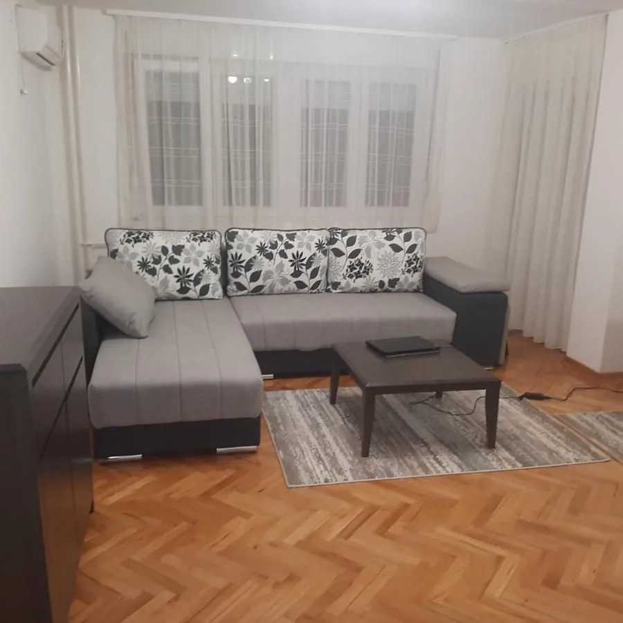 Izdavanje, dvosoban stan, 54m², Centar, Niš