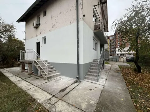 Prodaja, trosoban stan, 85m², Centar, Ćuprija - image 2