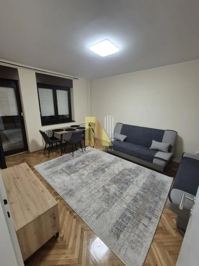 Izdavanje, jednosoban stan, 38m², Centar, Novi Sad