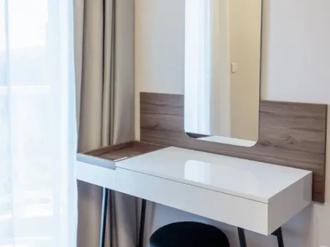 Izdavanje, dvosoban stan, 100m², Tivat, Crna Gora - image 10