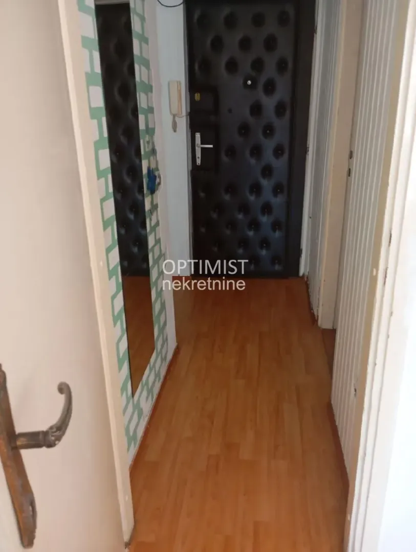 Prodaja, trosoban stan, 75m², Borča 1, Borča Sve Podlokacije