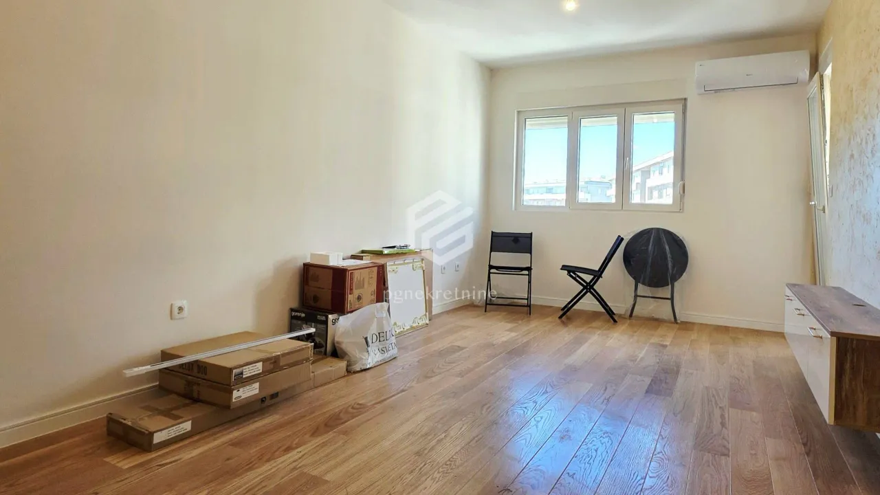 Izdavanje, jednosoban stan, 46m², Central Point, Podgorica