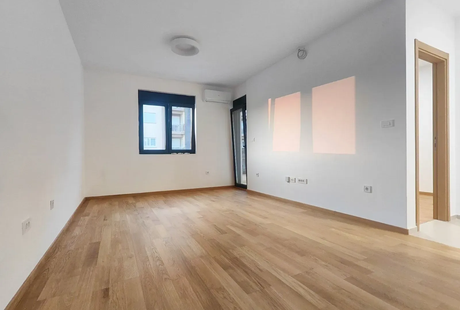Izdavanje, dvosoban stan, 53m², City Kvart, Podgorica