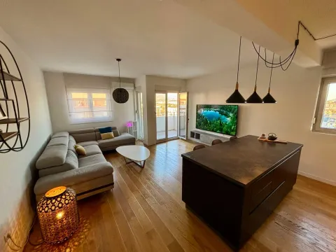 Sale, two bedroom apartment, 70m², Central Point, Podgorica - image 2