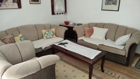 Izdavanje, četvorosoban stan, 110m², Blok 5, Podgorica - image 9