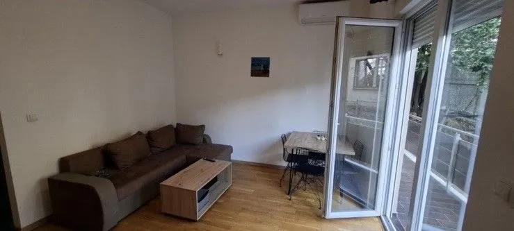 Izdavanje, jednosoban stan, 37m², Momišići, Podgorica