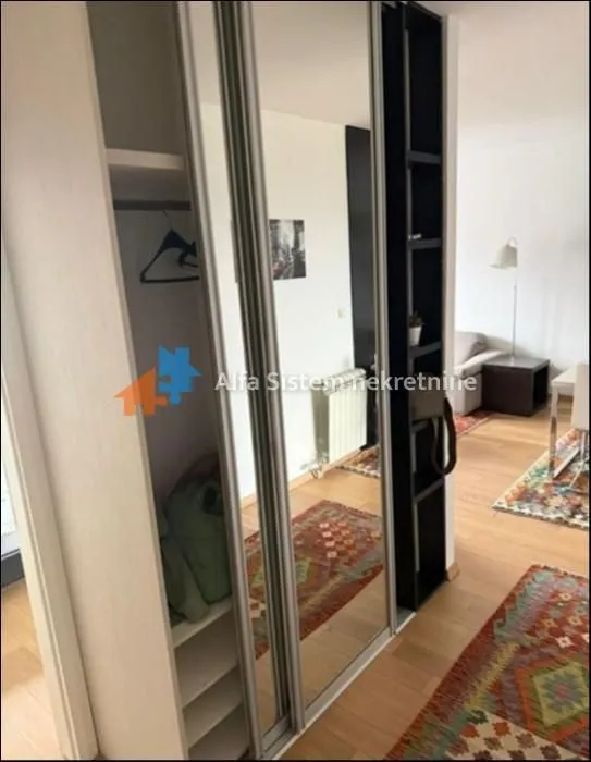 Izdavanje, trosoban stan, 73m², Vračar Sve Podlokacije, Beograd