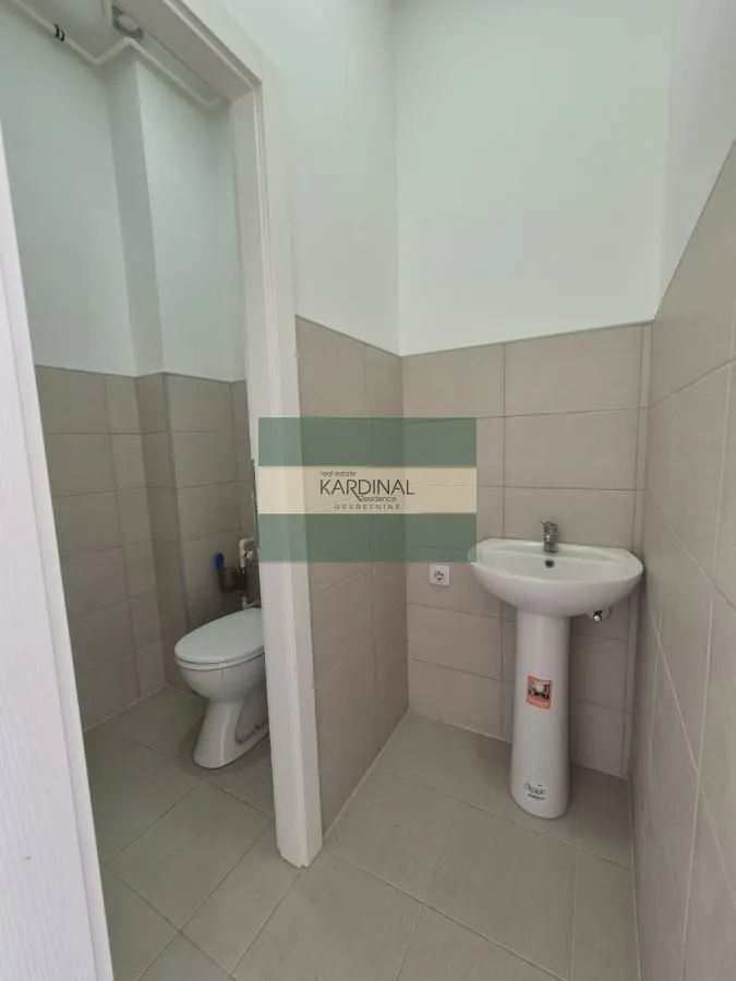 Rent, office space, 75m², Jagodina, Srbija