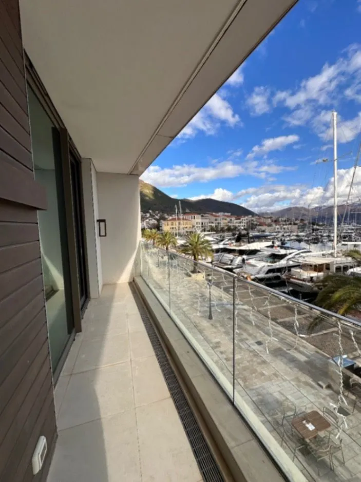 Prodaja, dvosoban stan, 137m², Herceg Novi, Crna Gora