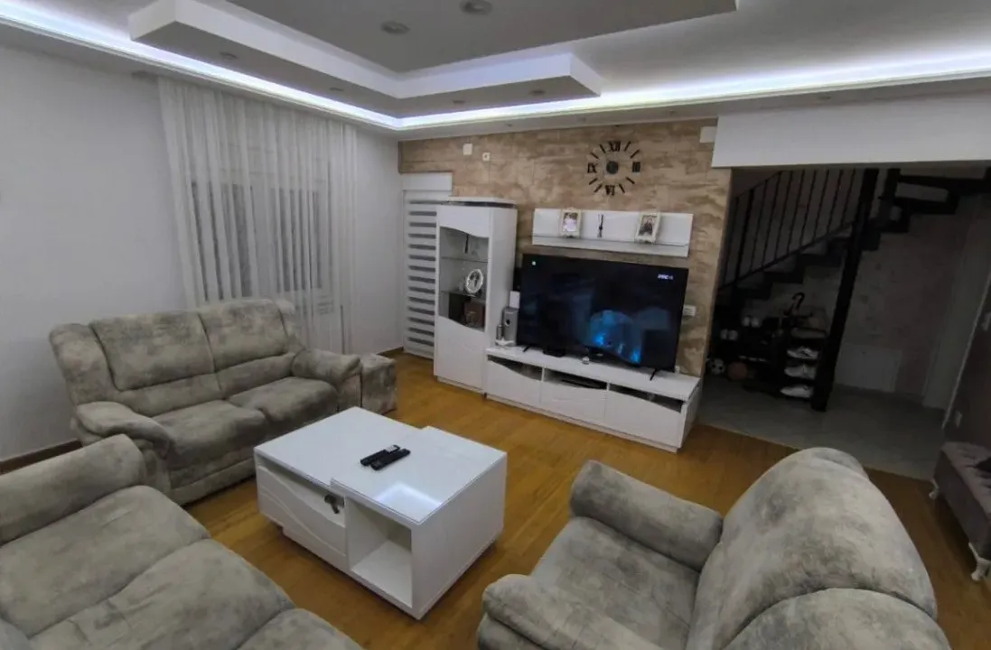 Sale, apartment, 131m², Inđija, Srbija